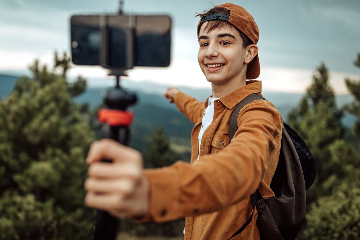 How to help teens look beyond their screens - WHYY